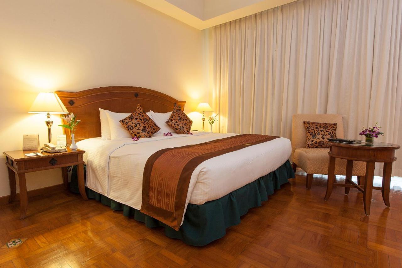 Himawari Hotel Apartments Phnompen Kültér fotó