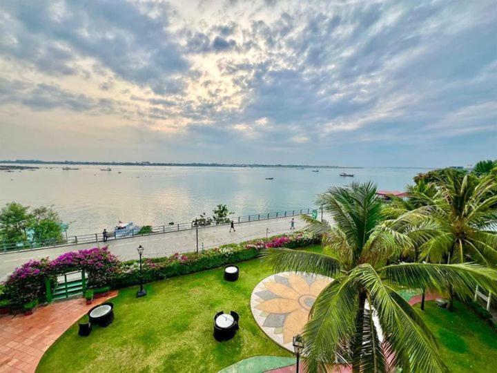 Himawari Hotel Apartments Phnompen Kültér fotó